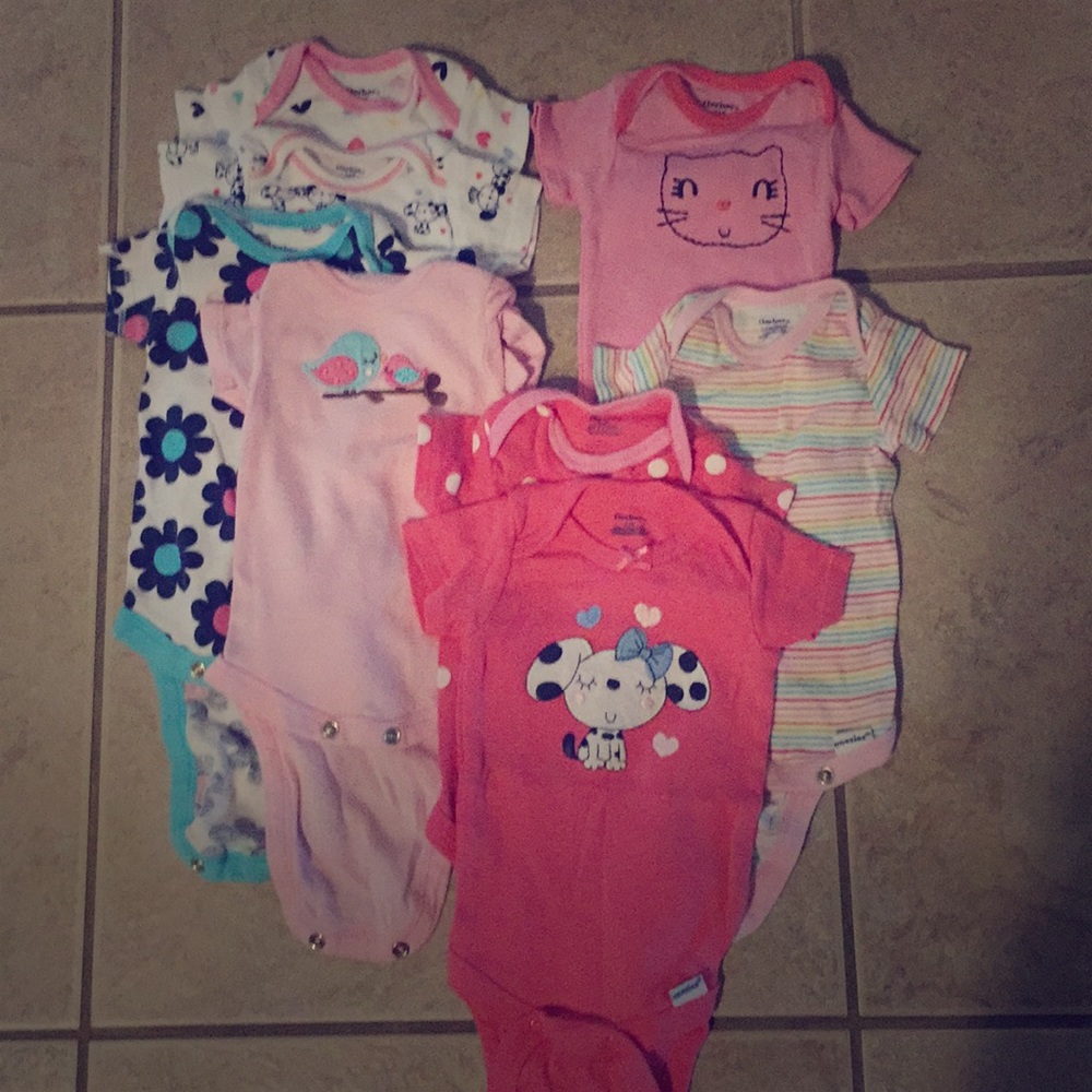 Lot of 8 onesies, 0-3M from Gerber